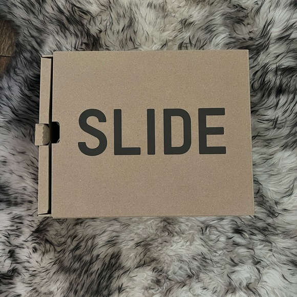 SOLD Yeezy Slides - Onyx - size 5 mens - 7 womens - Picture 4 of 4